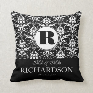 Hoch entwickeltes Schwarzweiss-Damast-Monogramm Kissen