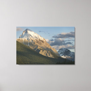 Hoch Gipfel in der Nähe von Maligne Lake, Jasper N Leinwanddruck