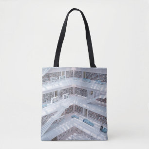 HOCHAUFGENOMMENE FOTOGRAFIE EINER BIBLIOTHEK TASCHE