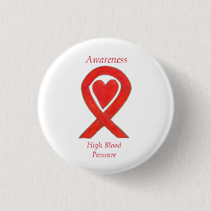 Hochblutdruckbewusstsein Rotes Herz Band Button