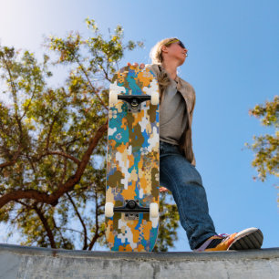 Hochkontrast-Urban-Digitaltarnmuster Skateboard