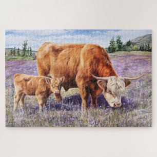 Hochland-Kuh und Kalb Lila Wildblumen