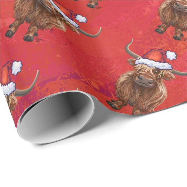 Hochlandkuh in Weihnachtsmannmütze Muster auf Rot Geschenkpapier (Rolleneckpunkt)