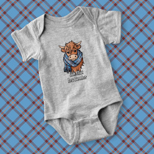 Hochlandkuh mit Elliot Ancient Tartan Scarf Baby Strampler