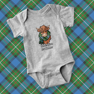 Hochlandkuh mit Ferguson Tartan Scarf Baby Strampler