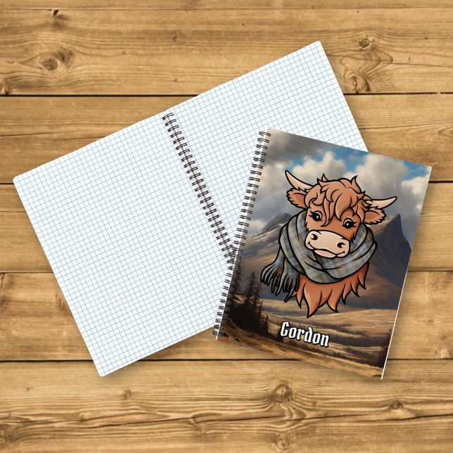 Hochlandkuh mit Gordon-gewittertem Tartan-Skarf Notizbuch (Von Creator hochgeladen)