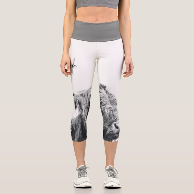 Hochlandkuhportrait Initialmonogramm Schwarz-weiß Capri Leggings (Vorderseite)