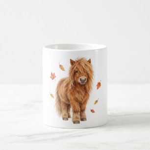 Hochlandpony in fallenden Blättern Kaffeetasse