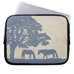 Hochzeit auf der Vintagen Pferdefarm Blue und Ivor Laptopschutzhülle