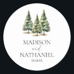 Hochzeit des Minimalistischen Winterschneewaldes Runder Aufkleber<br><div class="desc">Dies ist eine Minimalistische Winter Snowy Pine Tree Forest Wedding Party Gerne Sticker!</div>