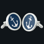 Hochzeit des Nautic Navy Blue Boat Anchor Manschettenknöpfe<br><div class="desc">Die Herrenkuffelkonstruktion im nautischen Stil verfügt über einen weißen Schiffsanker mit marineblau-blauem Hintergrund.</div>