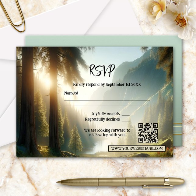 Hochzeit des verzauberten Waldgebirges RSVP Karte (RSVP card featuring a painting of an enchanted forest in a mountain landscape - with QR code)