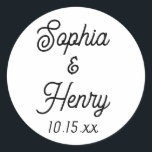 Hochzeit Elegante Script Moderne Typografie Schwar Runder Aufkleber<br><div class="desc">Diese eleganten,  modernen typographischen Aufkleber in Schwarz und Weiß sind perfekt für jede Hochzeitsfeier geeignet! Personalisieren Sie mit den Braut- und Bräutigamen und dem Hochzeitstag. Die Hintergrundfarbe kann nach Ihren Wünschen geändert werden.</div>