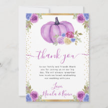 Hochzeit im Herbst für lila und blauflorale Pumpki