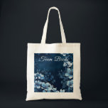 Hochzeit in Blau und Weiß Tragetasche<br><div class="desc">Eine Touch zeitloser Romantik mit dieser eleganten,  blühenden Totentasche für Mitternacht. Ideal für überlieferte Geschenke.</div>