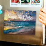 Hochzeit in Urlaubsort speichern des Datumsfenster Magnetkarte<br><div class="desc">Freuen Sie sich auf eine atemberaubende Beach Hochzeit in Urlaubsort "Save the Date" Magnet! Diese exklusiven Keepsakes, die von Mylini Design kreiert wurden, bieten eine elegante Möglichkeit, Ihr besonderes Date mit Ihren Lieben zu teilen. Jeder Magnet ist sorgfältig mit einem wunderschönen Strandthema gestaltet, das sich perfekt für eine Hochzeit in...</div>