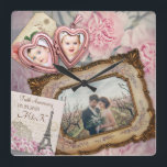 Hochzeit Jubiläum Rosa Herzklettern Ihre Fotos Quadratische Wanduhr<br><div class="desc">Erschaffen Sie Ihre eigene Gedenkkollektion mit diesem schönen Design mit einem antiken rosa, herzförmigen Schließfach für Ihre individuellen Fotos und einem wunderschönen barocken Bilderrahmen für Ihr größeres Foto. Eine Pariser Postkarte enthält Ihren individuelle Name, Ihre Veranstaltung oder einen anderen Text. Schöne rosafarbene Nelkensorte Blume im Hintergrund. Ersetzen Sie die Foto...</div>