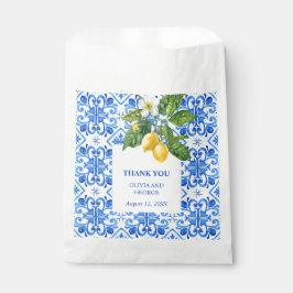 Hochzeit mit blauen Kacheln und Zitronen Geschenktütchen