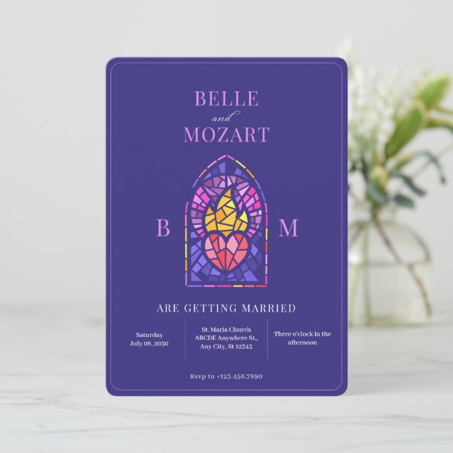 Hochzeit mit lila brennendem Herz Einladung (Stehend Vorderseite)