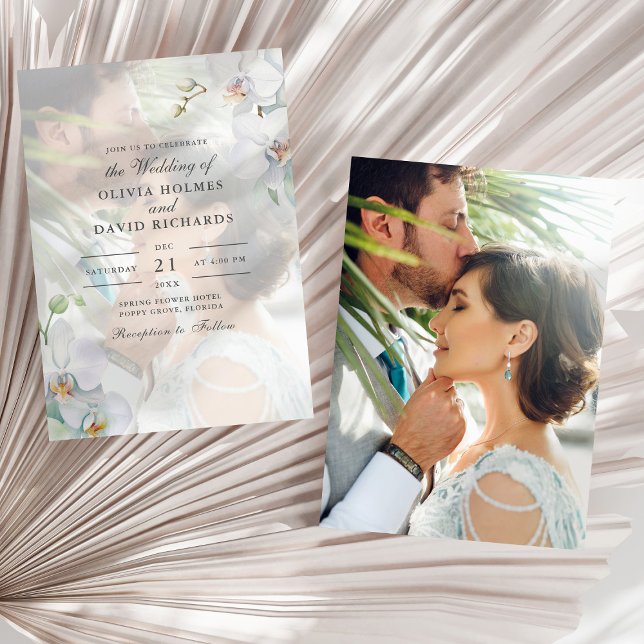 Hochzeit mit Minimalistischem weißem Orchid-Foto Einladung (Watercolor Minimalist White Orchid Photo Wedding Invitation on a sunny white dry palm leaf.)