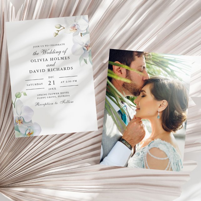 Hochzeit mit Minimalistischem weißem Orchid-Foto Einladung (Watercolor Minimalist White Orchid Photo Wedding Invitation on a sunny white dry palm leaf.)