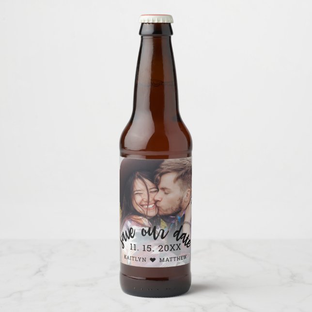 Hochzeit Rette unser Date Foto Modernes Skript Bierflaschenetikett (Vorderseite)