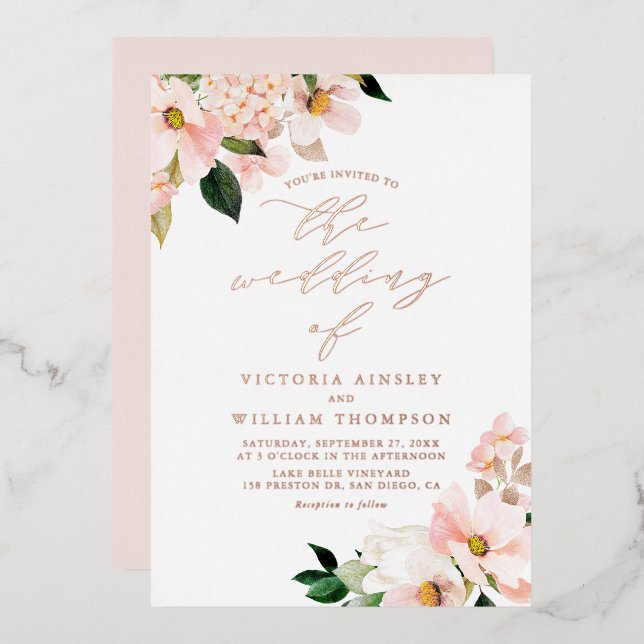 Hochzeit von Blush Pink Magnolias und Hydrangeas Folieneinladung (Vorderseite/Rückseite)