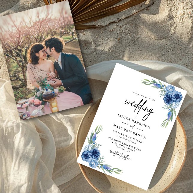 Hochzeit von Dusty Blue Floral Foto Einladung (Von Creator hochgeladen)