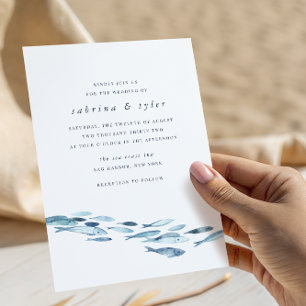 Hochzeit von Fischen mit blauer Wasserfarbe an der Einladung
