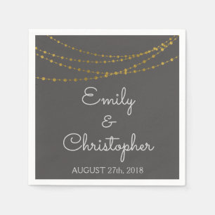 Hochzeit von Holzkohle- und Goldfilm-String-Lights Serviette