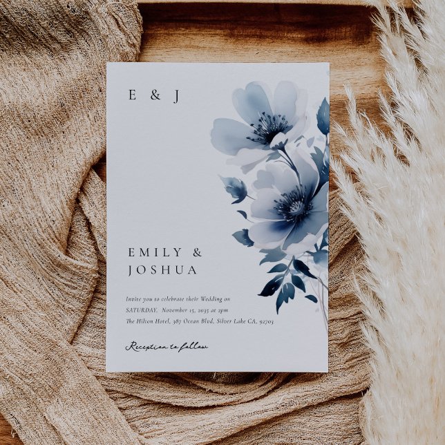 Hochzeit von Navy Blue Floral Einladung (Von Creator hochgeladen)