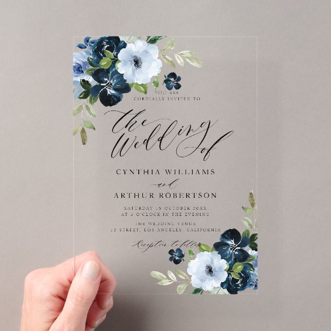 Hochzeit von Navy- und Hellblauen Blumenskripten Acryleinladungen (Insitu (Handheld))