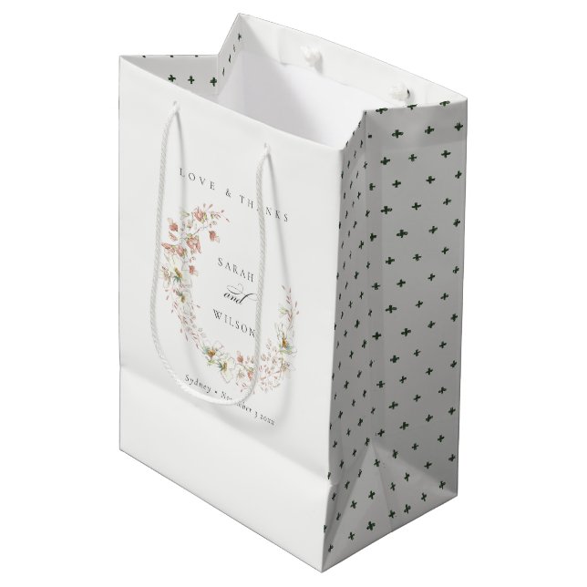 Hochzeit von niedlichem Blütenweiß Mittlere Geschenktüte (Vorderseite Schrägansicht)