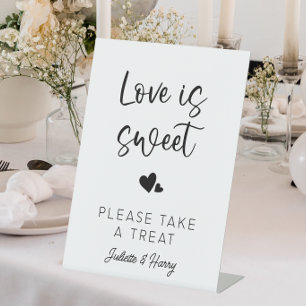 Hochzeitliche Liebe ist süß, bitte nehmen Sie eine Sockelschild