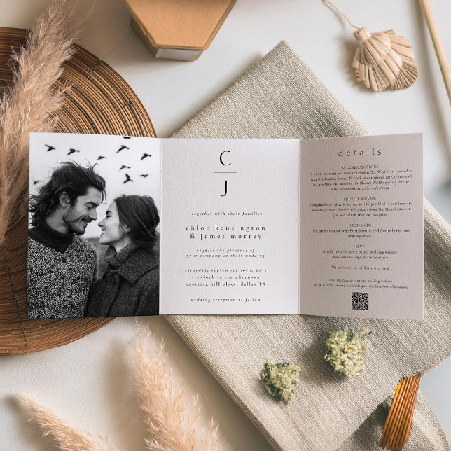 Hochzeitmonogramm Modernes Schwarz-weißes Foto QR- Dreifach Gefaltete Einladung (Von Creator hochgeladen)