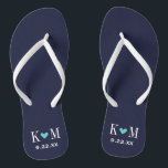 Hochzeitmonographie für Marine und Türkis Flip Flops<br><div class="desc">Maßgeschneiderte gedreht Flop-Sandalen personalisiert mit einem niedlichen Herz und Ihre Monogramm-Initialen und Hochzeitstermin. Klicken Sie auf Anpassen,  um Schriftart und Farben zu ändern oder eigene Bilder hinzuzufügen,  um ein einzigartiges Design zu erstellen!</div>