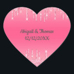 Hochzeitnamen Datum Rosa Dripping Glitzer Trendy Herz-Aufkleber<br><div class="desc">Trendy rosa tränkende Glitzer Hochzeitskrüge mit Ihren Namen und Hochzeitsdatum.</div>
