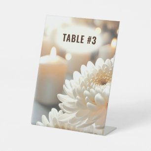 Hochzeits-Chrysantheme-Blume und Kerzen Sockelschild