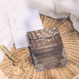 Hochzeitsankündigung für rustikales Holz und Strei Einladungspostkarte