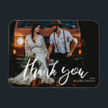 Hochzeitsbild Chic Moderne Handschrift Danke Magnet<br><div class="desc">Vielen Dank an Ihre Gäste im Stil mit diesem Dankeschön Magnet. Ideal für Hochzeiten oder Partys.</div>