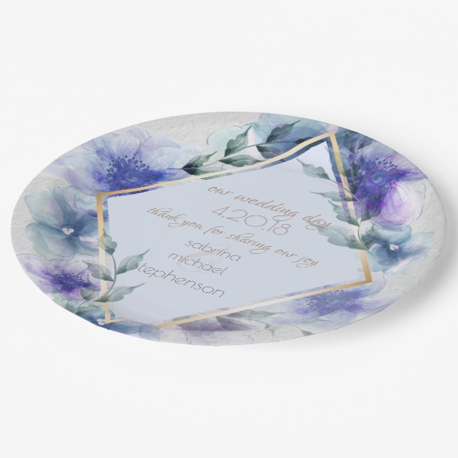 Hochzeitsbuffet | Aquarellfarbene Violettblüten Pappteller (Schrägansicht)