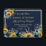 Hochzeitsdatum der Hochzeitsfeier mit blauer Sonne Magnet<br><div class="desc">Dieses atemberaubende "Save the Date Magnet" besticht durch einen marineblauen Hintergrund mit üppigen Sonnenblumen und ist umgeben von hellblauer Blume und Grün. Goldprägung und Touchs der Kalligraphie sind eine perfekte Ergänzung zu den wunderschönen Blume. Eine schöne Design-Wahl, um den Ton für Ihre Hochzeitsfeier Set. Für jede Design-Frage oder zusätzliche Anpassung...</div>