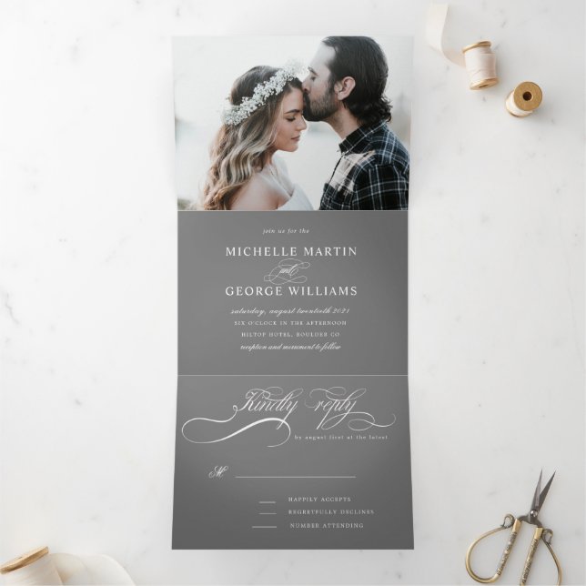 Hochzeitseinladung für elegante Kalligraphie Dreifach Gefaltete Einladung (Innenseite)