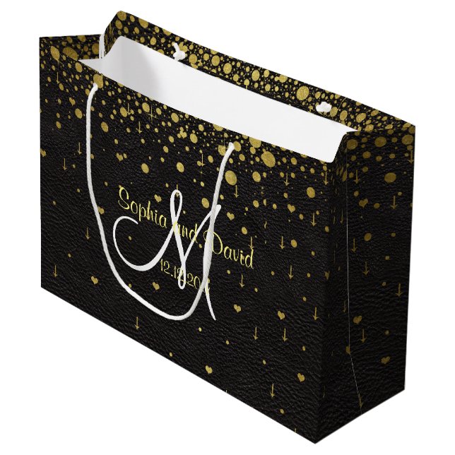 Hochzeitseinladungen | Gold Confetti Monogram Große Geschenktüte (Vorderseite Schrägansicht)