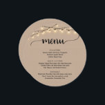 Hochzeitsfeier Abendessen String Lights Brown Kraf Menükarte<br><div class="desc">Moderne,  rustikale,  braune Kraft,  Streichellichter,  runde Plattenformen,  Abendmenü für Hochzeiten. Eine perfekte Speisekarte für Ihren großen Tag. Sie können die Schriftart-Farben des Skripts ändern und den Menüinhalt und die Schriftart entsprechend Ihren Bedürfnissen ändern.</div>