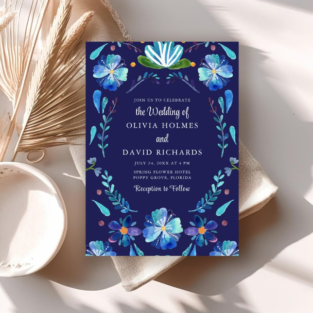 Hochzeitsfeier Einladung (Navy Blue Mexican Floral Fiesta Wedding Invitation on a boho table.)