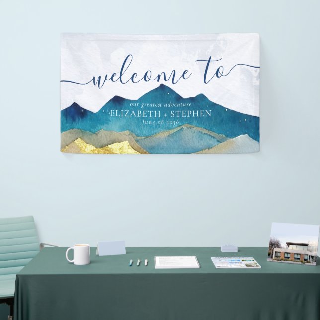 Hochzeitsfeier mit blauem Gold Foil Banner (Messeveranstaltung)