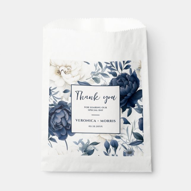 Hochzeitsfeier mit blauen und weißen Blumen Geschenktütchen (Vorderseite)