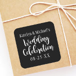 Hochzeitsfeier - Schwarz-Handschrift Quadratischer Aufkleber<br><div class="desc">Moderne "Wedding Celebration" Aufkleber mit modernem Schwarz-Weiß-Farbschema mit fett- und spielerisch handgeschriebener Kalligraphie-Schriftzeichen-Typografie. Personalisieren Sie den lässigen und dennoch eleganten Text mit den Braut- und Bräutigamen und dem Hochzeitstag.</div>