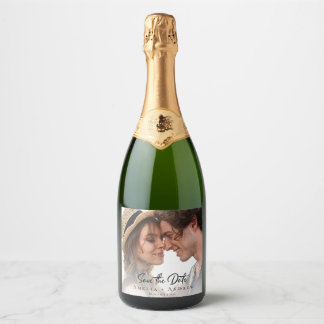 Hochzeitsfoto Save the Date Funkelnde Weinlabel